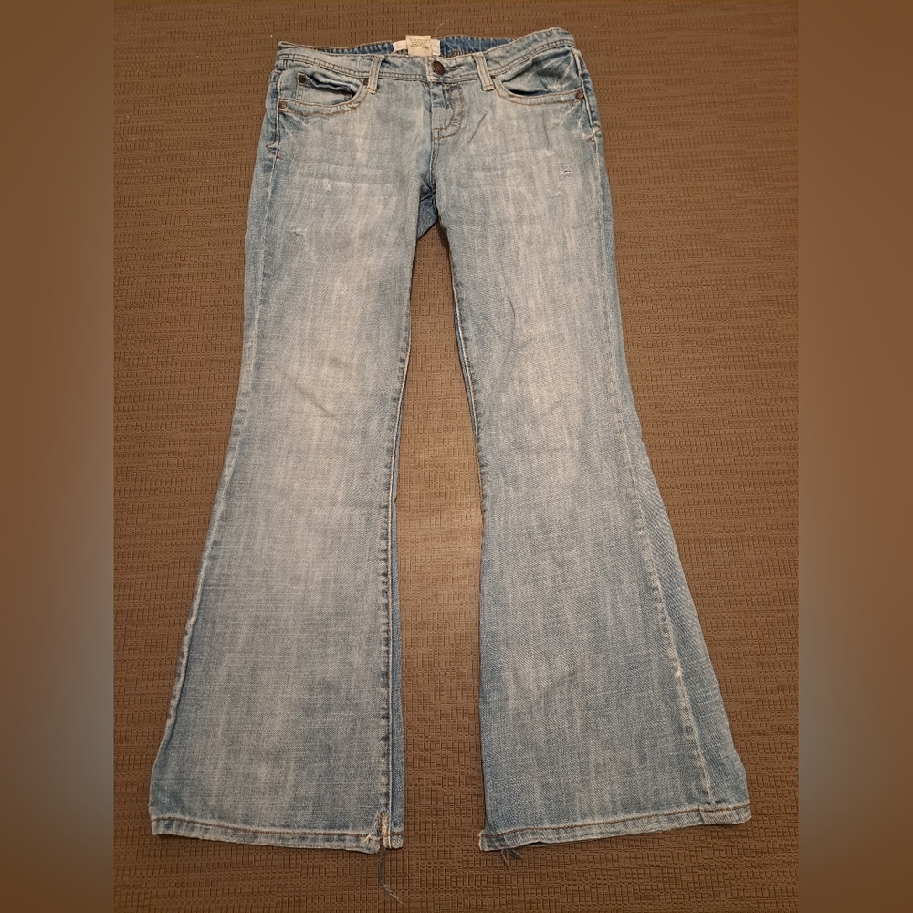 Maurices Light Denim Addie Flare Jeans Size 5/6 Short
